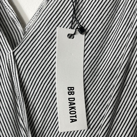 Gray striped V-Neck Dress - Picture 5 of 8